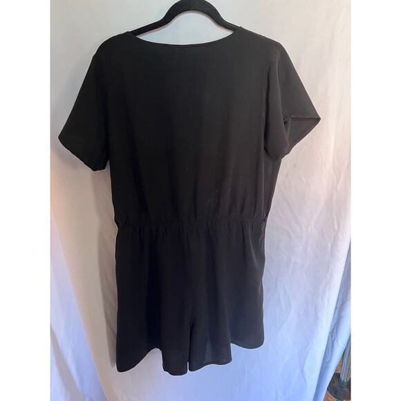 Ladie's Romper, Shorts, Gap, Black, Lightweight, Short Sleeve, Summer, Large - Picture 10 of 10